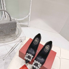 Roger Vivier flat shoes